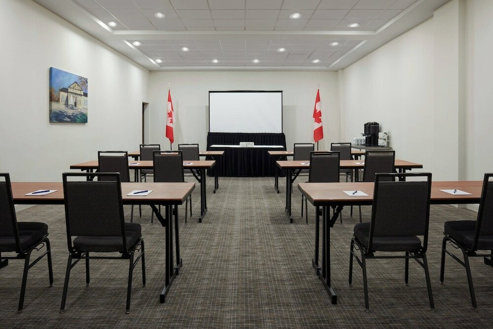 Фото Delta Hotels by Marriott Ottawa City Centre
