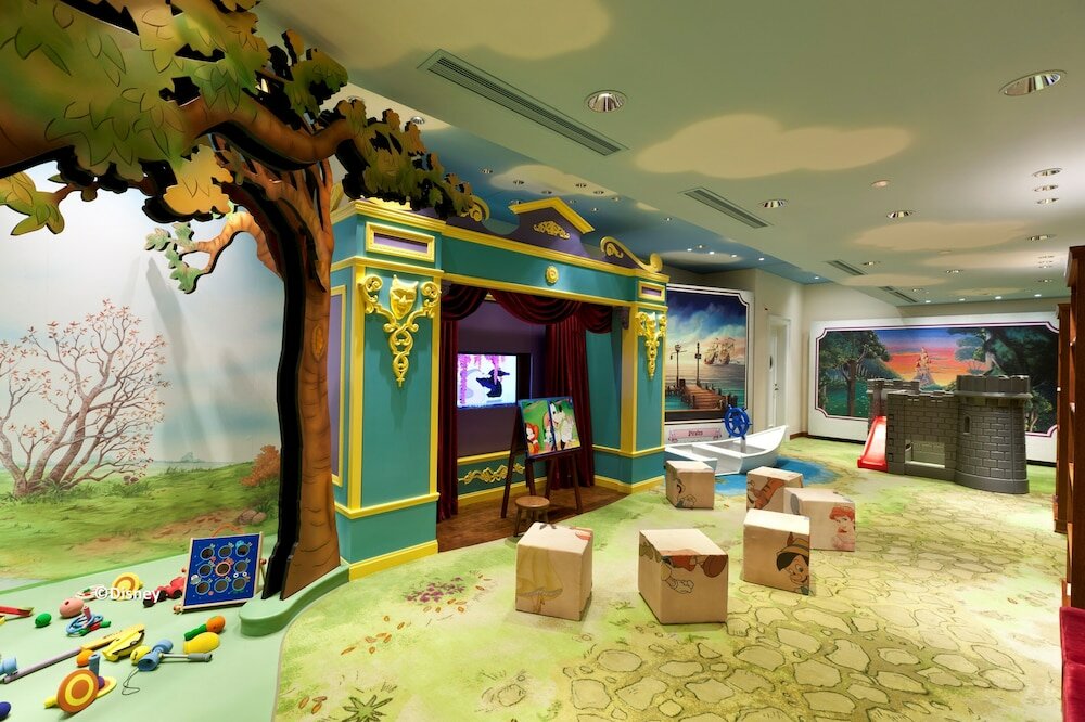 Фото Hong Kong Disneyland Hotel