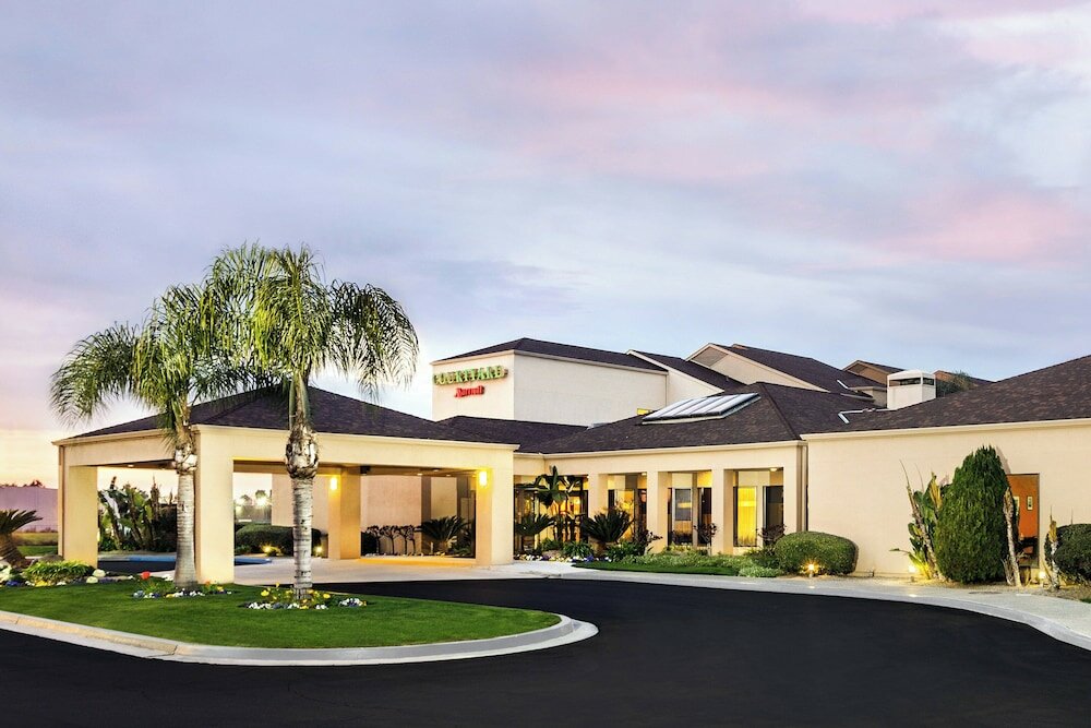 Фото Courtyard by Marriott Fresno