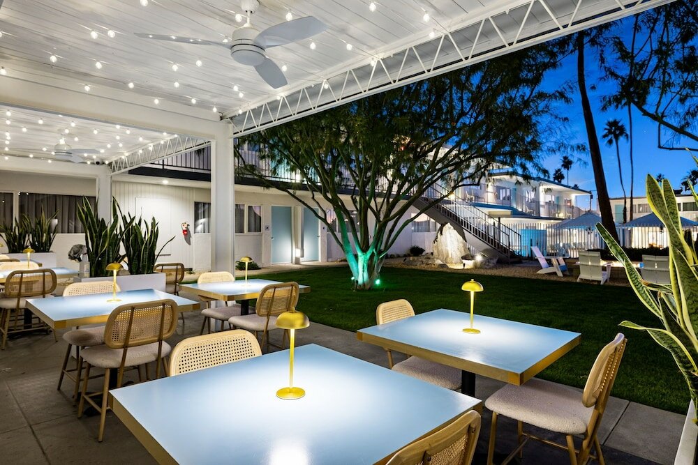 Фото Skylark Hotel