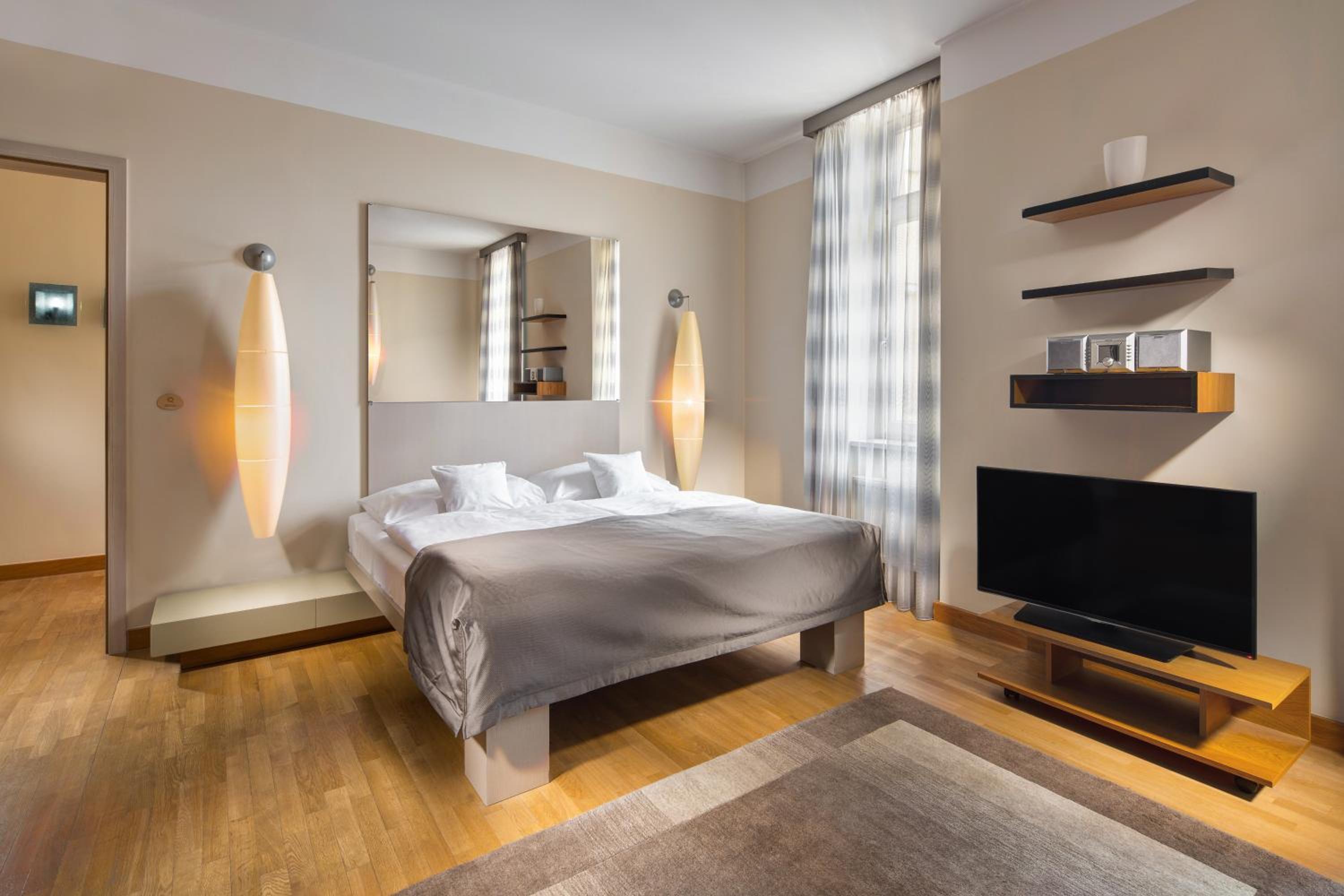 Фото Mamaison Residence Belgicka