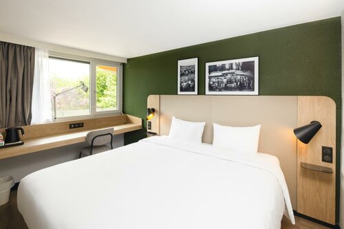 Гостиница Hotel Campanile Les Ulis
