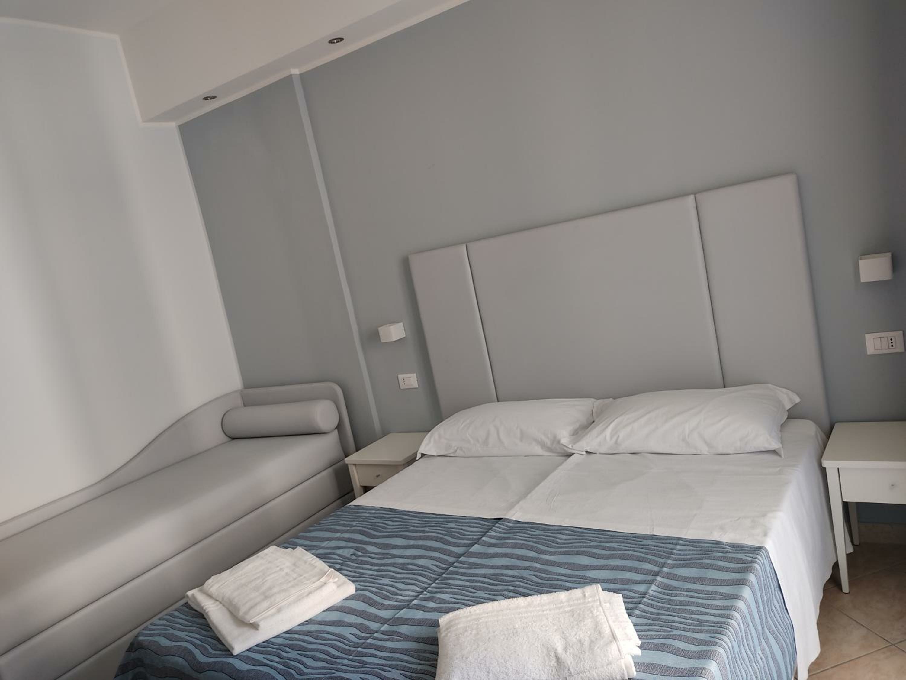 Фото Caravel Park Hotel