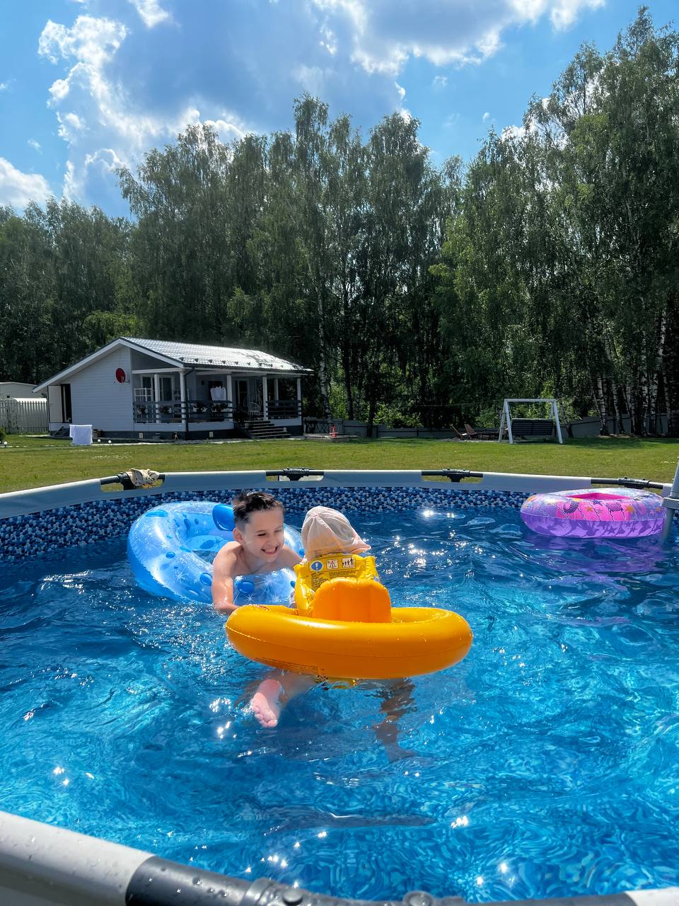 Фото Дом с березками