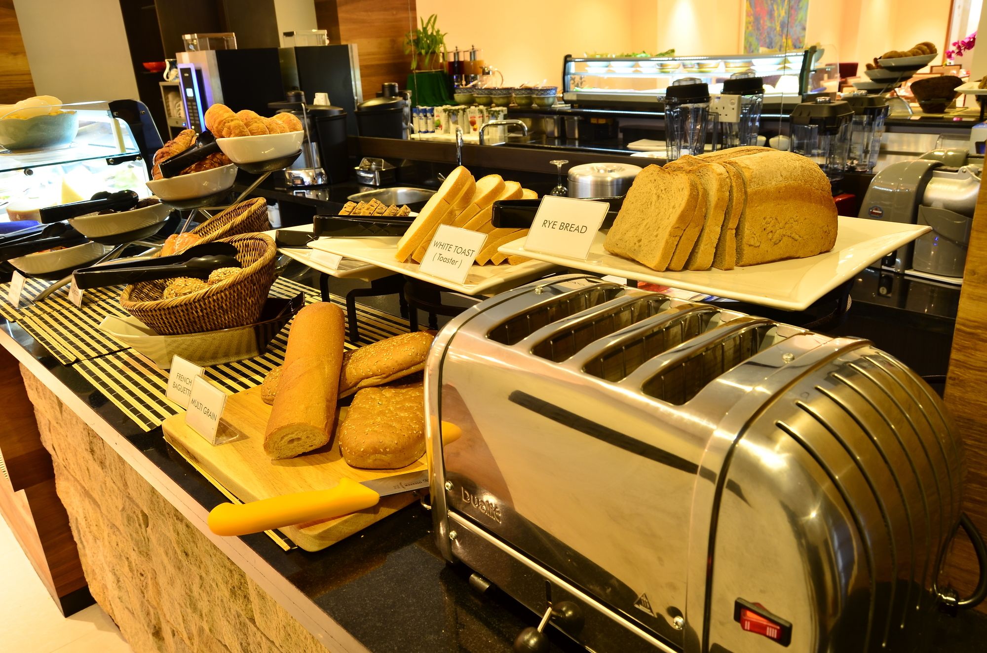 Фото The Somerset Hotel