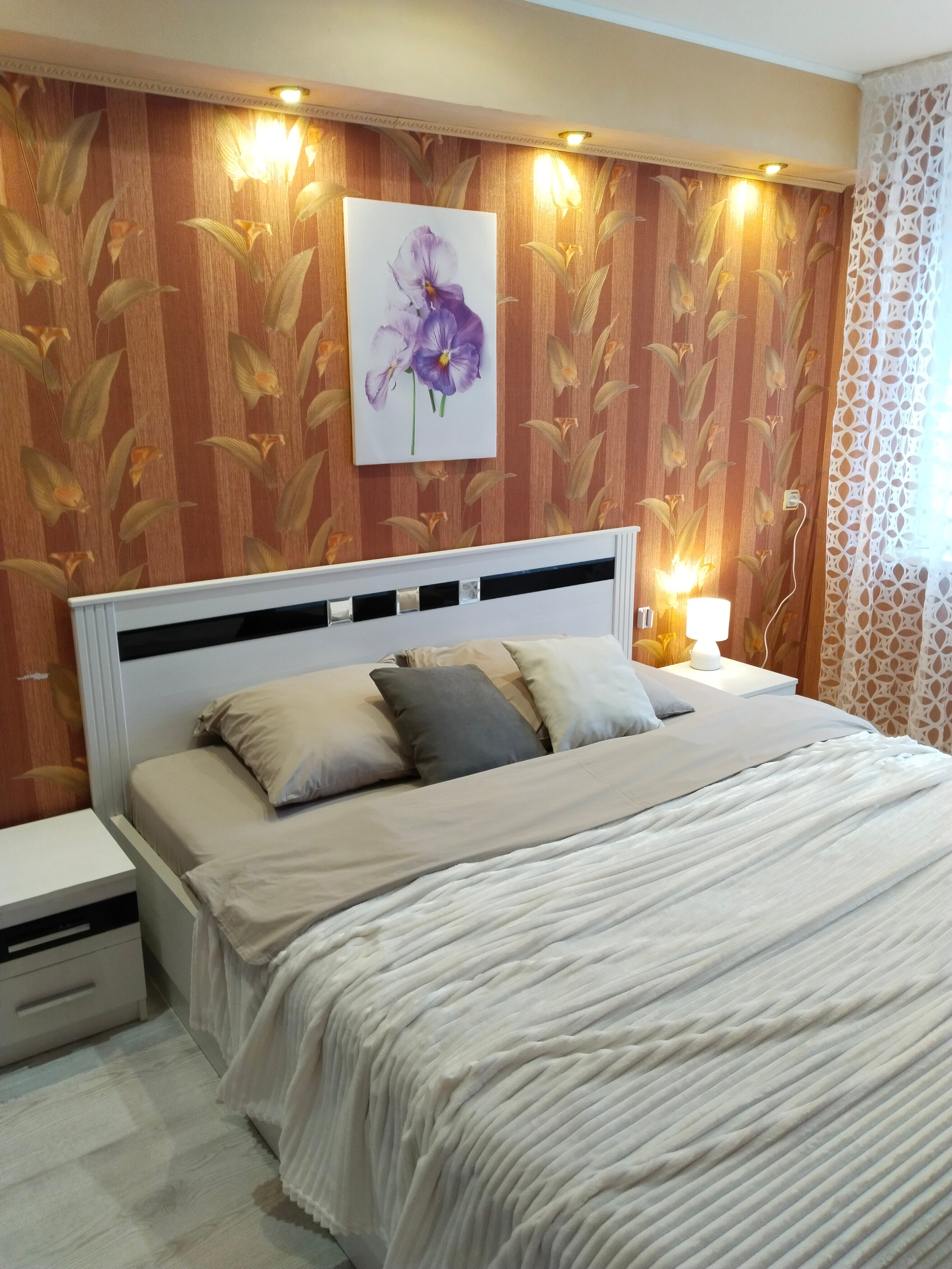 Фото Уютная Трехкомнатная Квартира