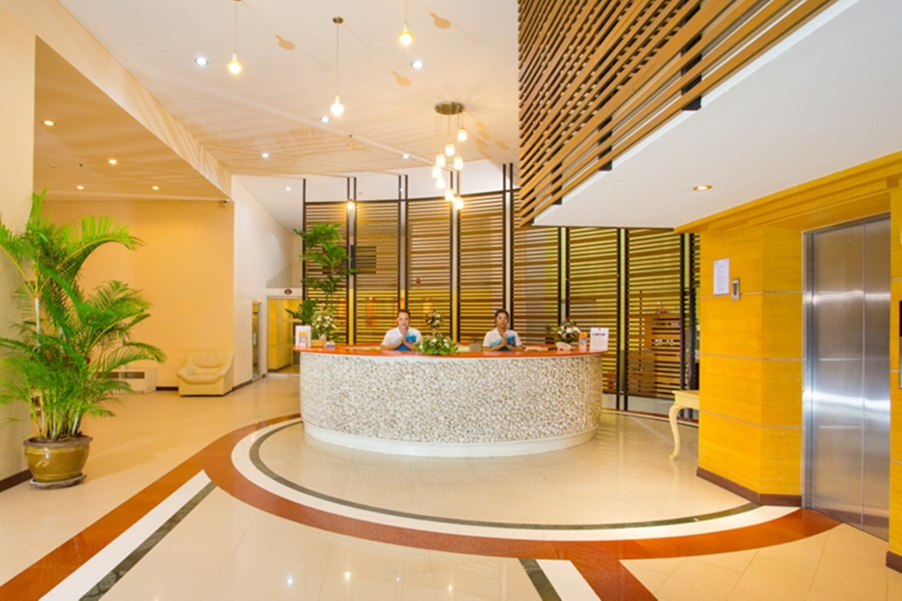 Фото Eastiny Plaza hotel