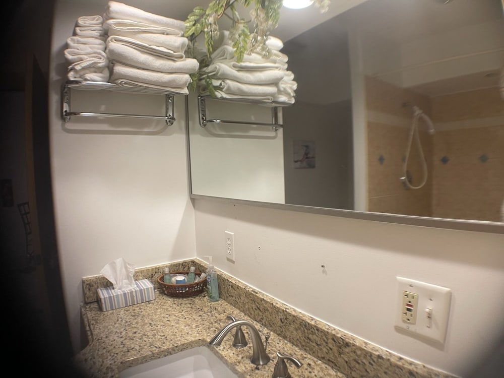 Фото 7 Gables Inn & Suites