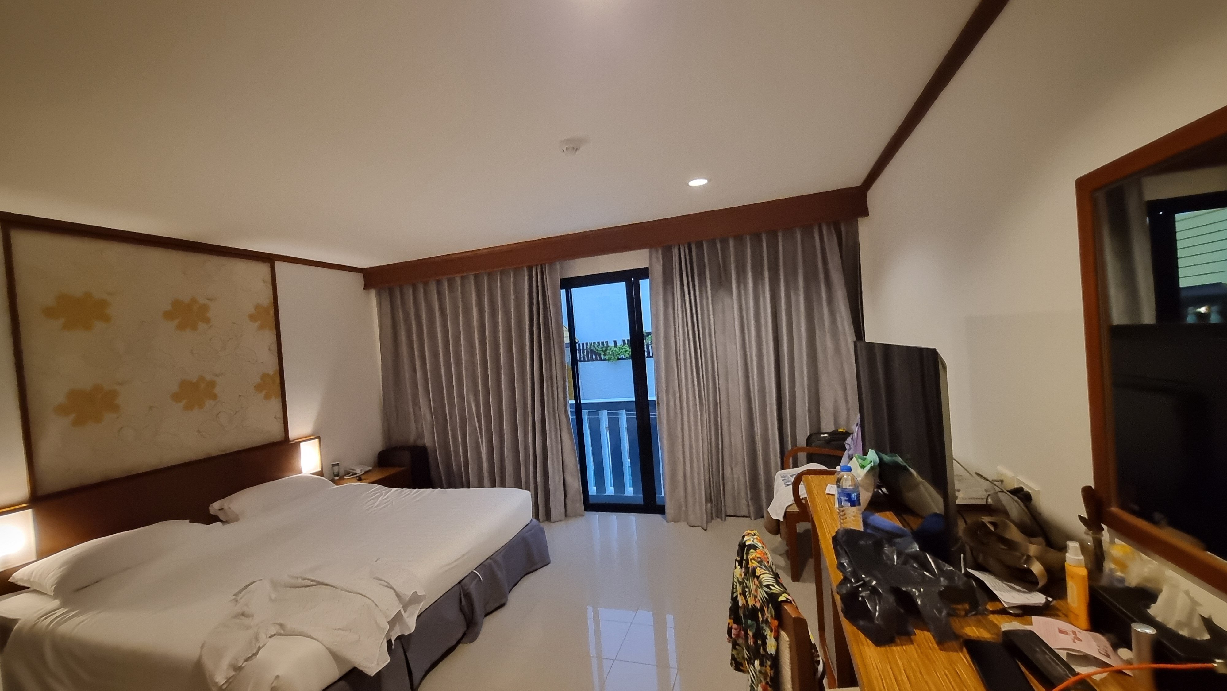Фото Rattana Karon Beach Hotel
