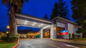 Гостиница SureStay Plus Hotel by Best Western Sacramento North