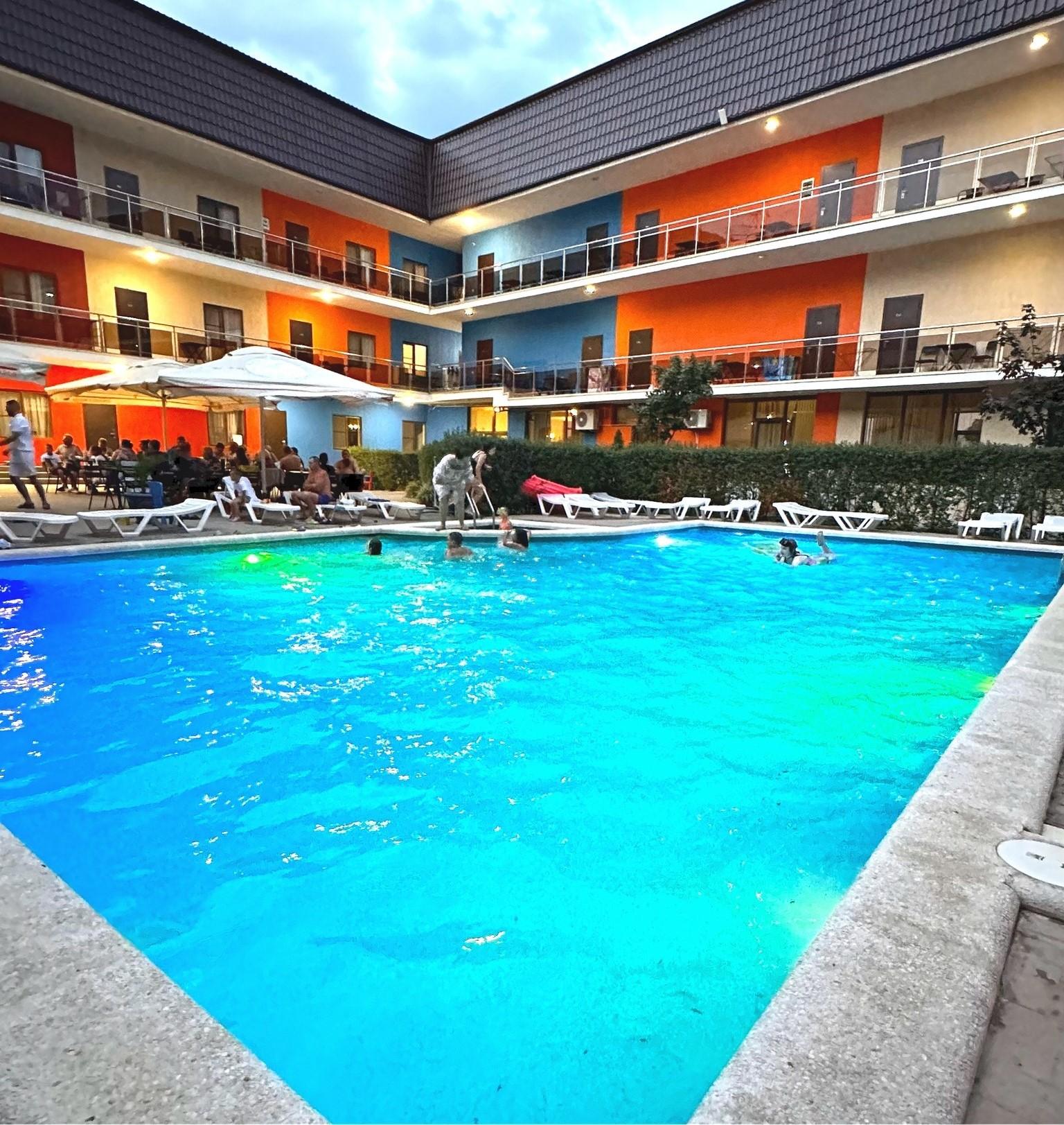 Фото отеля 1