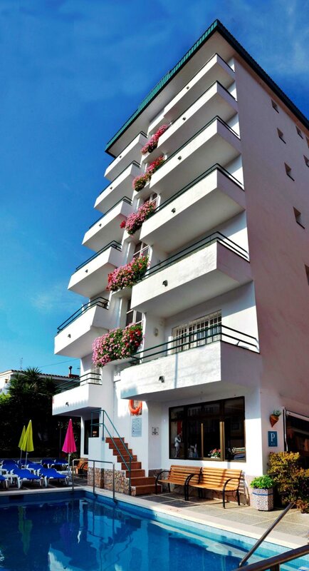 Хостел Hostal Magnolia в Льорет-де-Маре