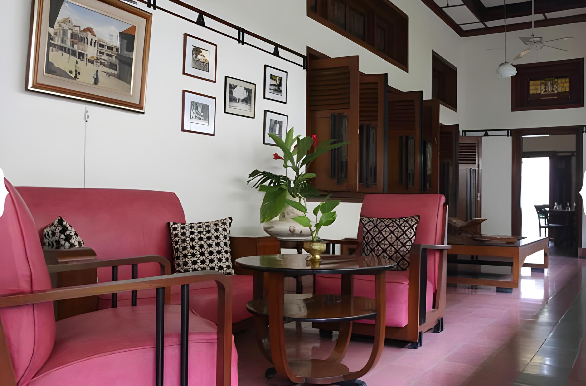 Фото Roemahkoe Heritage Hotel