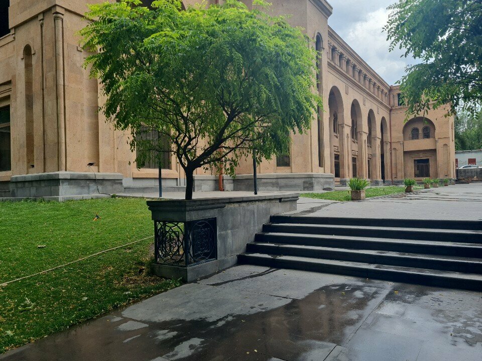 جمعية دينية Yerevan Residence of the Catholicos ، يريفان، صورة