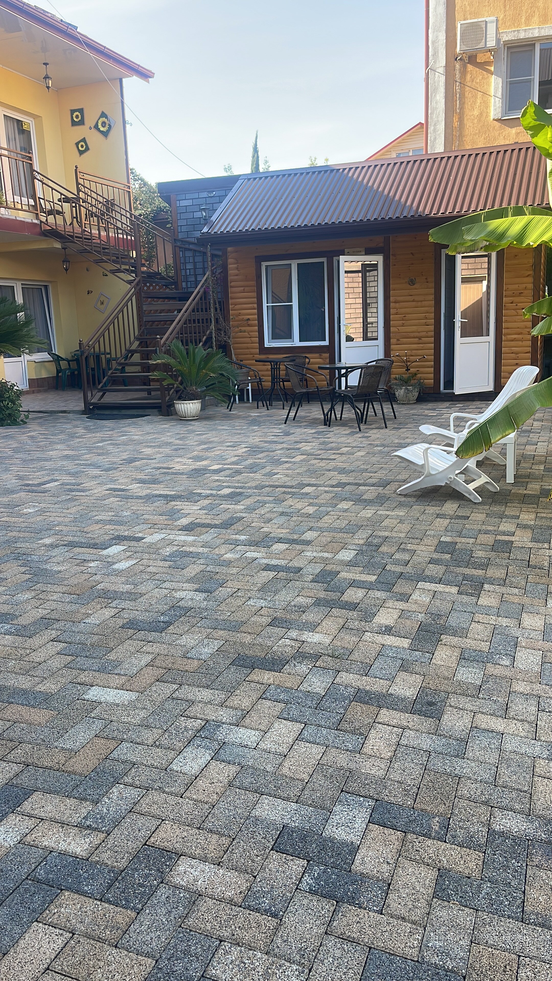 Фото Солнечный дворик