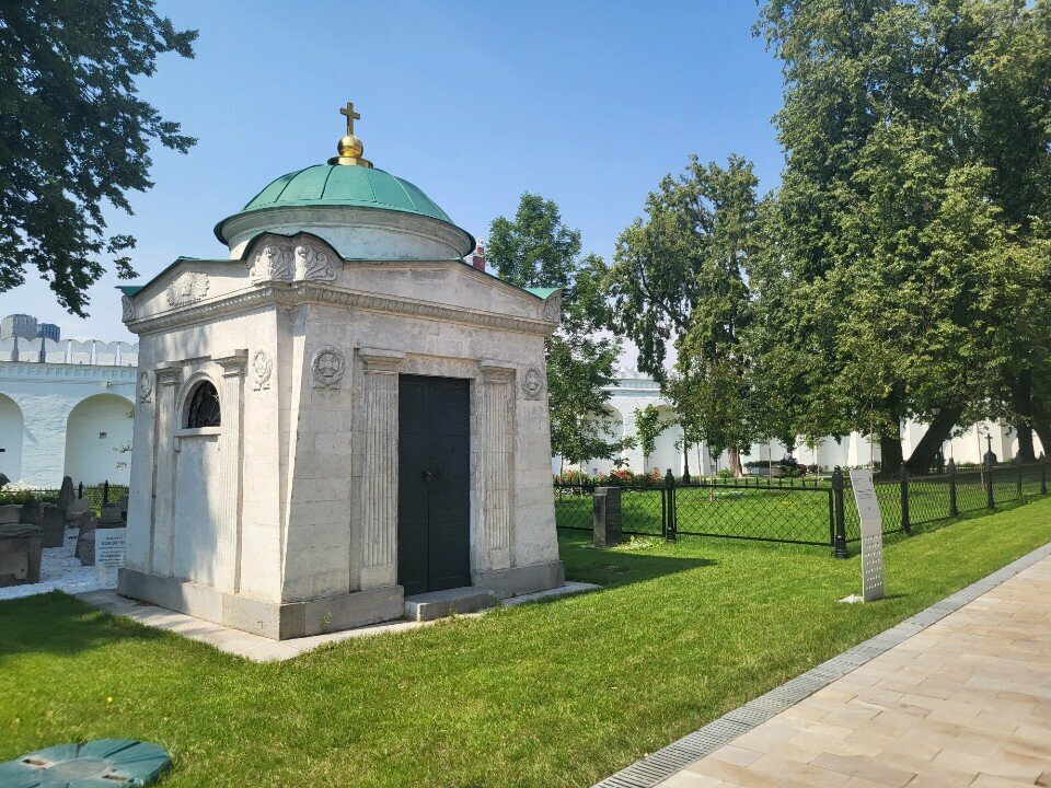 Chapel, memorial cross Часовня-мавзолей Волконских, Moscow, photo
