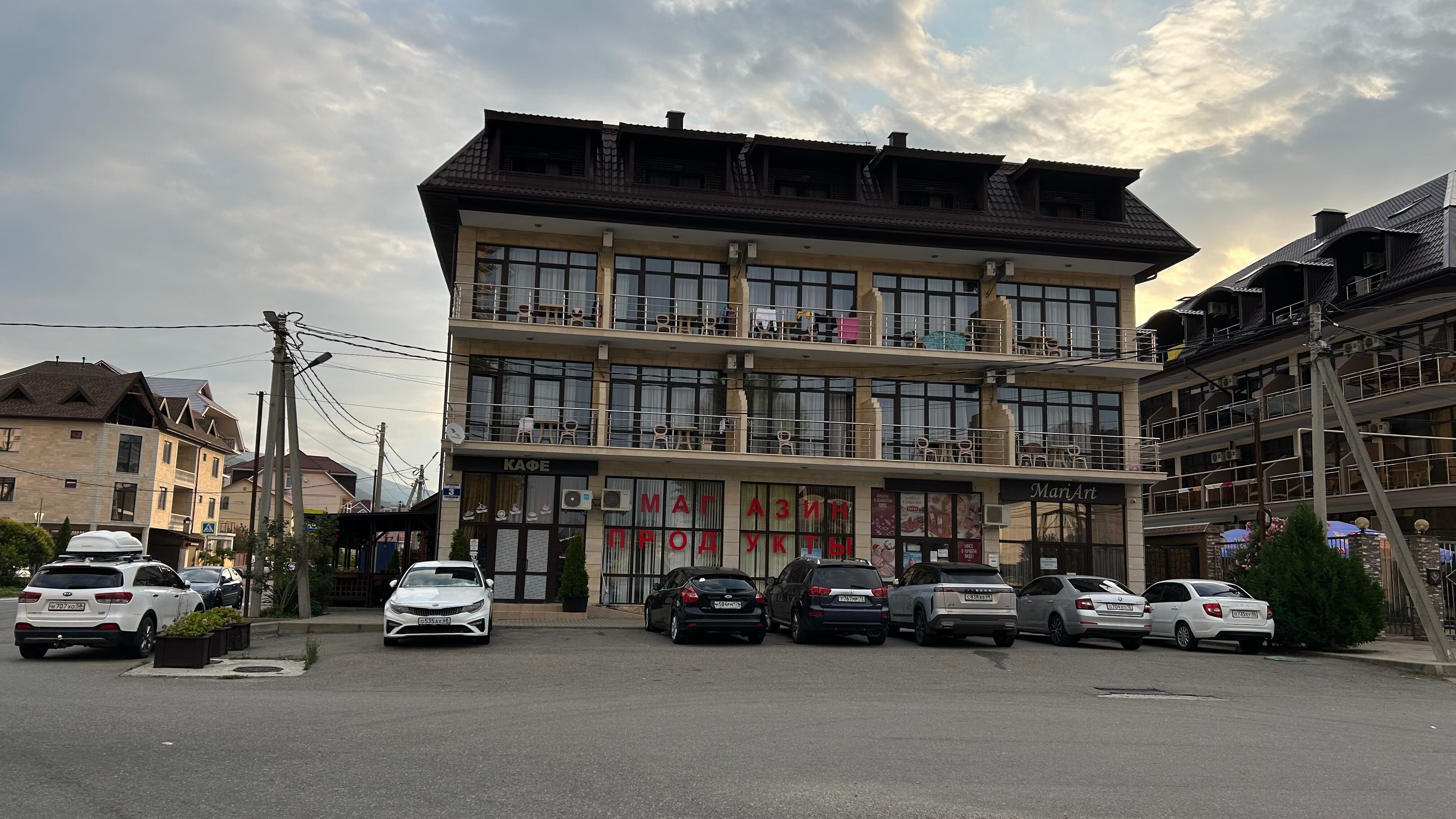 Фото отеля 2