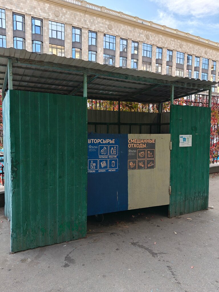 Trash and garbage disposal area Trash and garbage disposal area, Moscow, photo