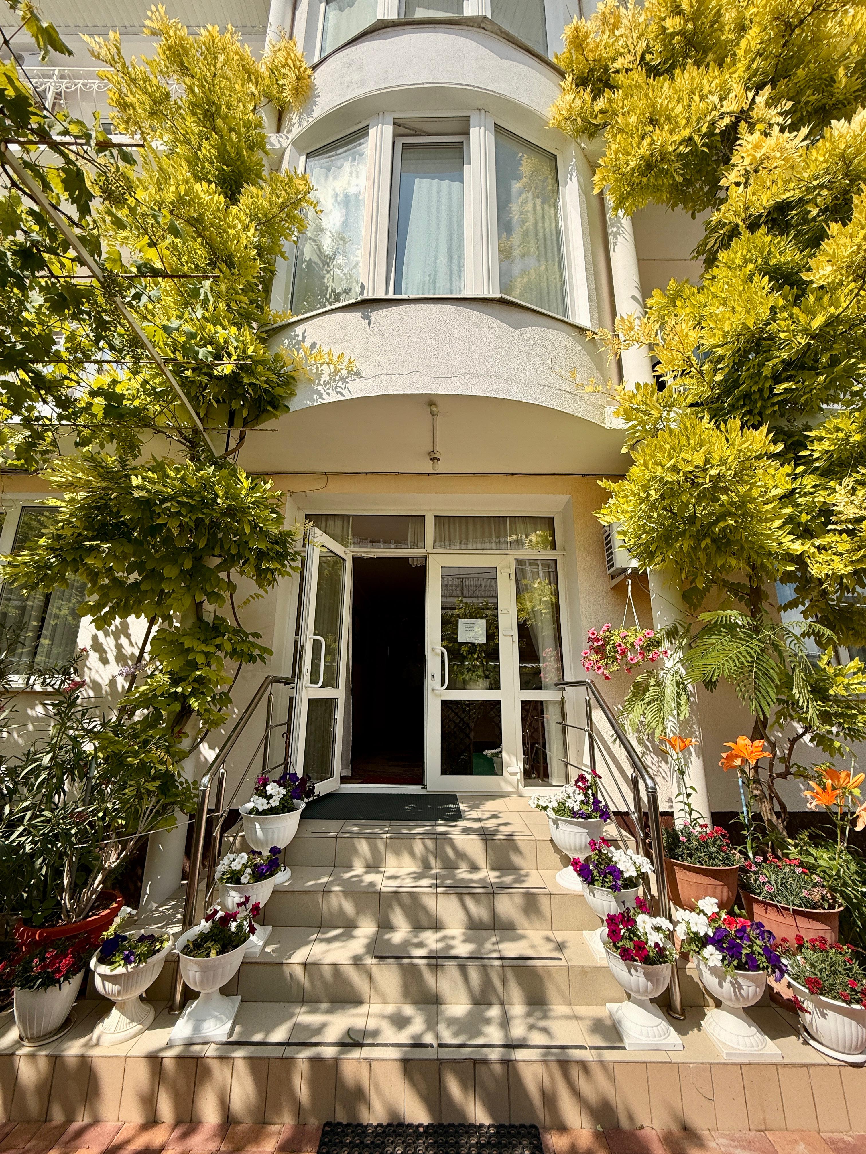 Фото отеля 2