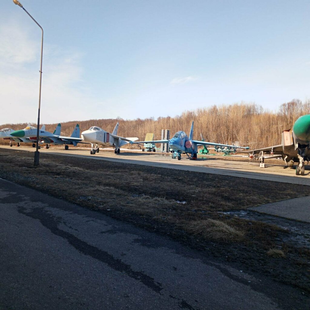 Monument to technology Самолёт Су-25УТГ, Murmansk Oblast, photo