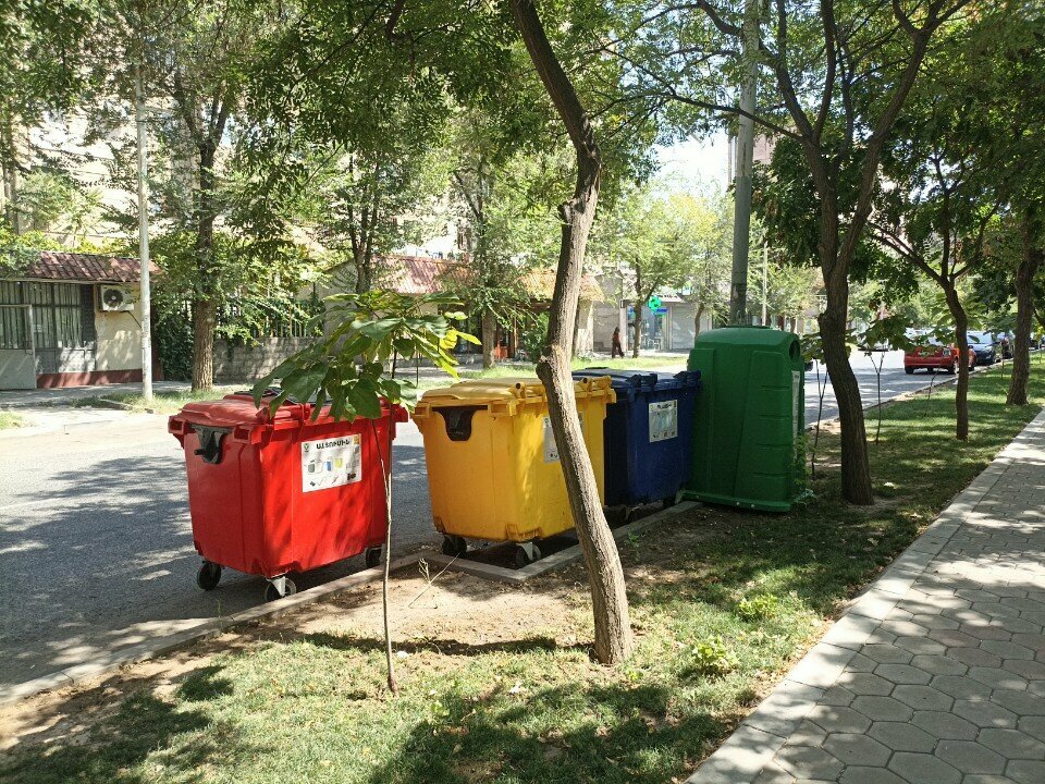 Waste sorting Waste sorting, Yerevan, photo