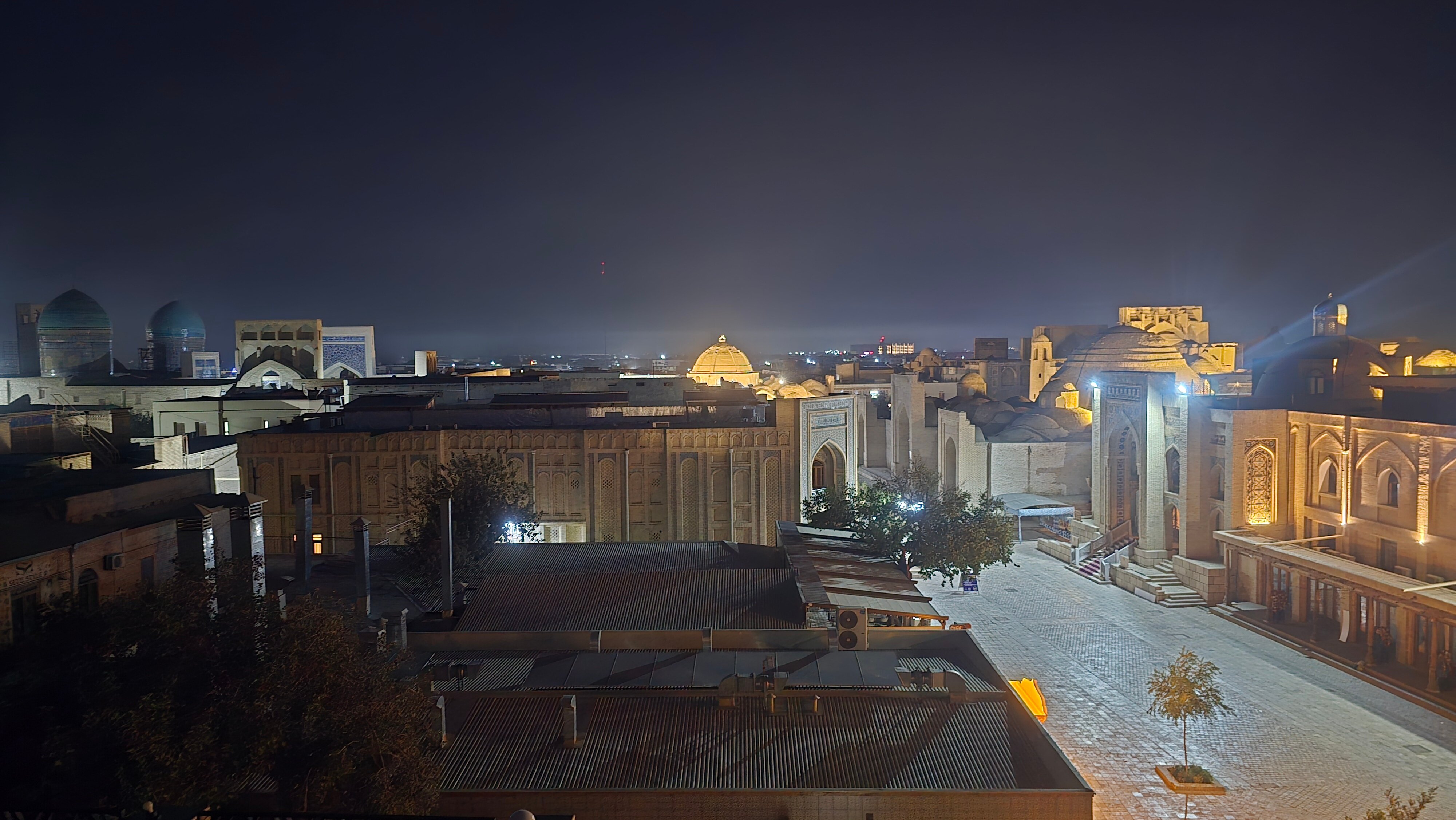 Фото Suzangaron Hotel