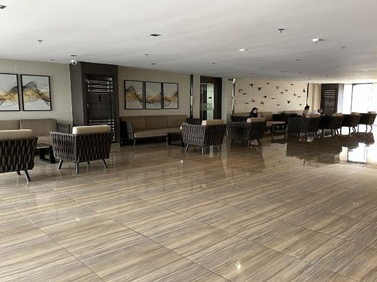 Фото Luxe Air Residences by Makati