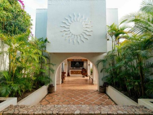 Внешний вид отеля Marina del Sol Resort & Yacht Club в Бусуанге, фото 3