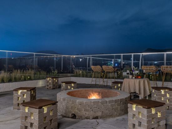 Фото Jeju Bunker Hotel & Resort