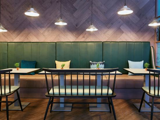 Фото Leonardo Hotel Manchester Central - Formerly Jurys Inn