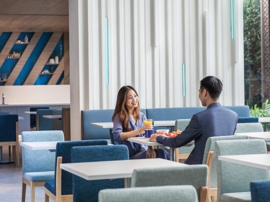 Фото Holiday Inn Express Bangkok Soi Soonvijai