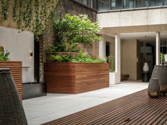 Фото Monarch House Serviced Apartments