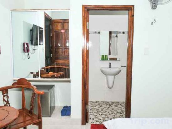 Фото Khach San Huong Giang