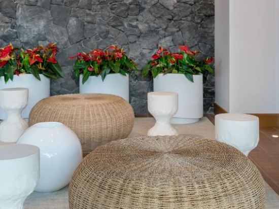 Фото Hyatt Centric Waikiki Beach