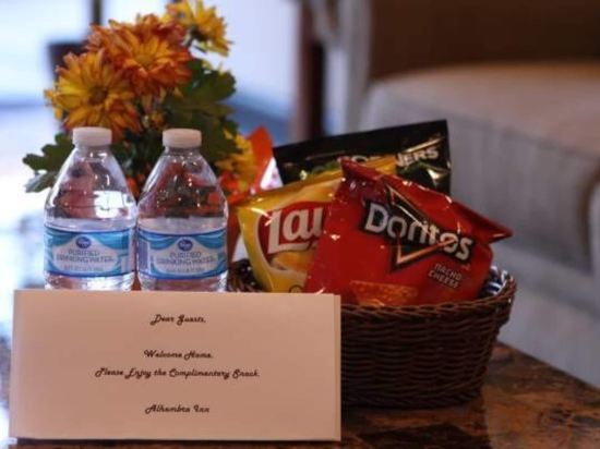 Фото GreenTree Inn & Suites Alhambra