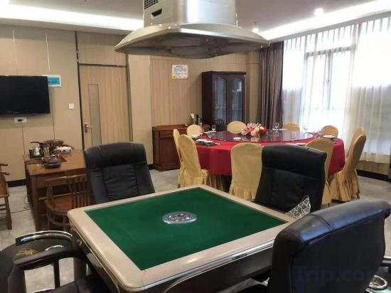 Фото Helong Hotel