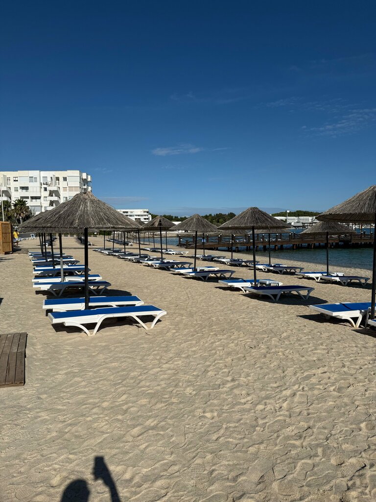 Beach Radisson Blu Sands Beach, Cesme, photo