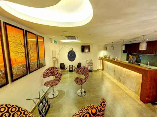 Фото Crossroads Hotel