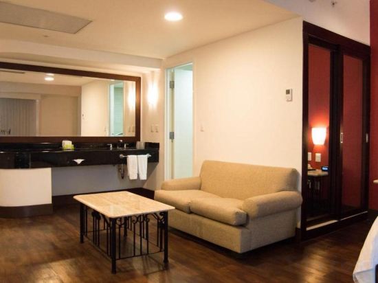 Фото Holiday Inn & Suites Guadalajara Centro Historico