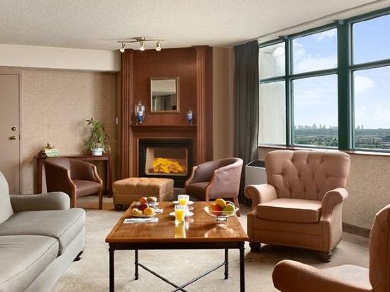 Фото DoubleTree by Hilton Toronto Airport