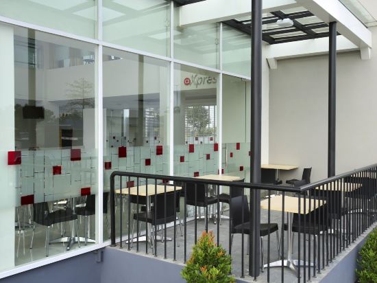 Фото Amaris Hotel Bekasi Barat