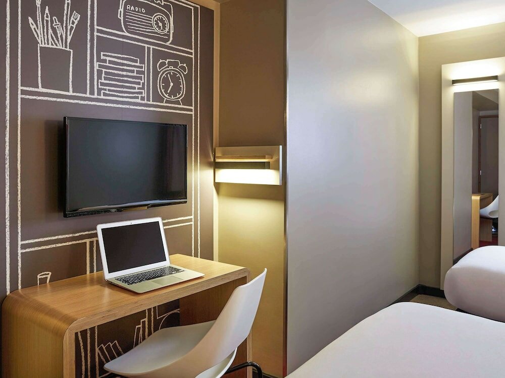 Фото ibis Paris Canal Saint-Martin Hotel