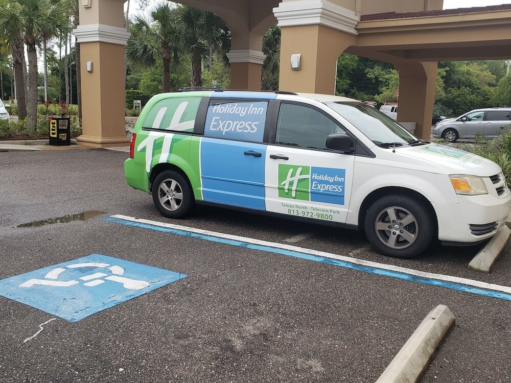 Фото Holiday Inn Express Tampa N I-75 - University Area, an Ihg Hotel