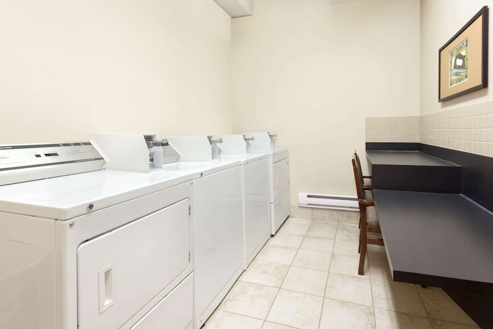 Фото Ramada by Wyndham Weyburn