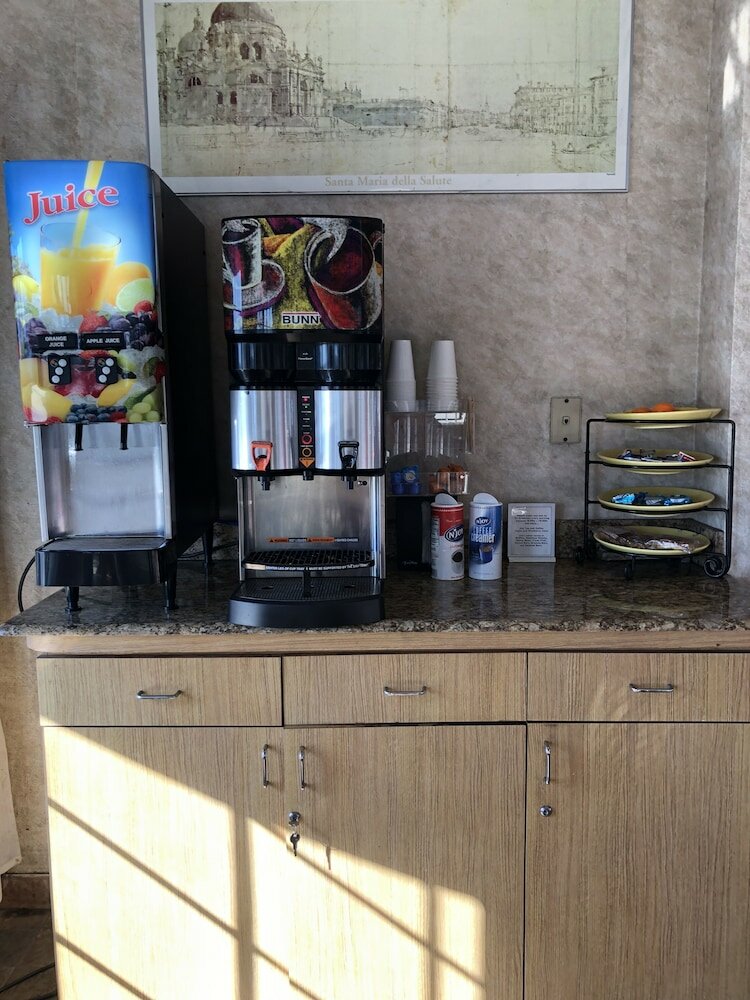 Фото Travelers Inn