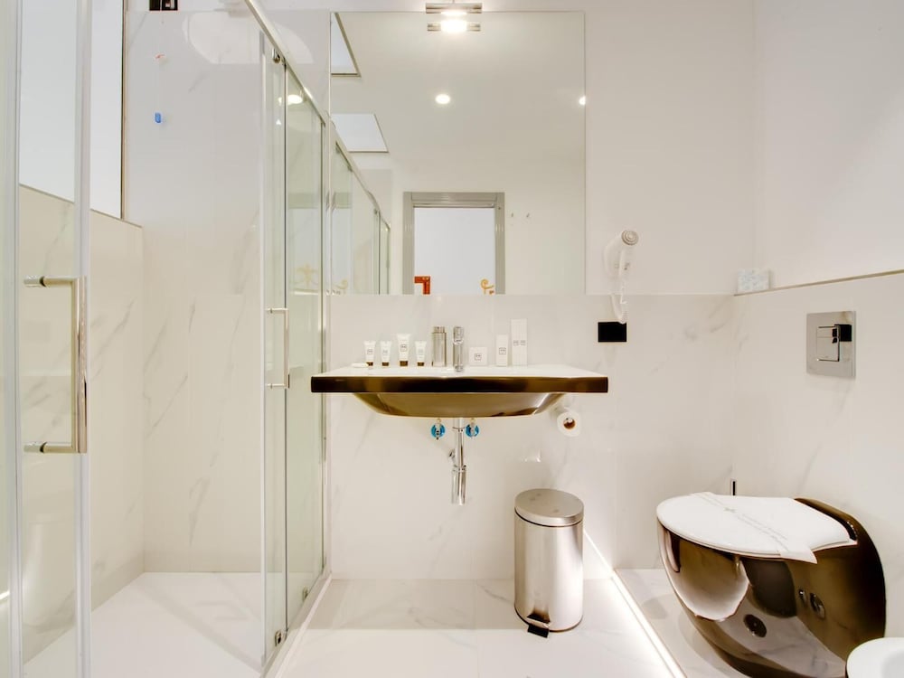 Фото Queen Palace Suites