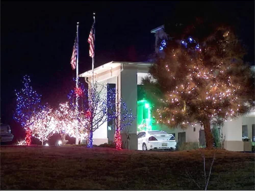 Фото Holiday Inn Express Hotel & Suites Raton, an Ihg Hotel