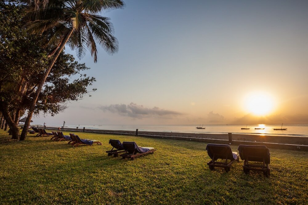 Фото Neptune Paradise Beach Resort & SPA