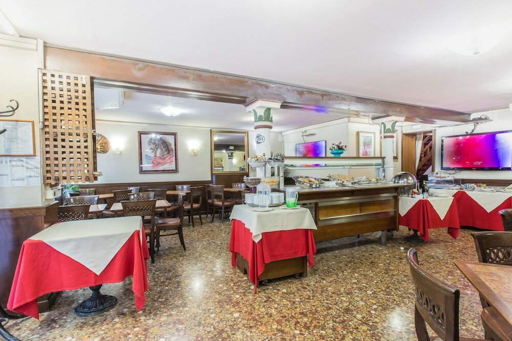 Фото Ambassador Tre Rose