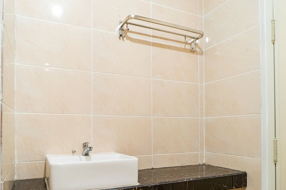 Фото RedDoorz Plus near Teras Kota 3